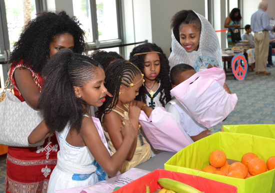 Refugee children filling up bags of food